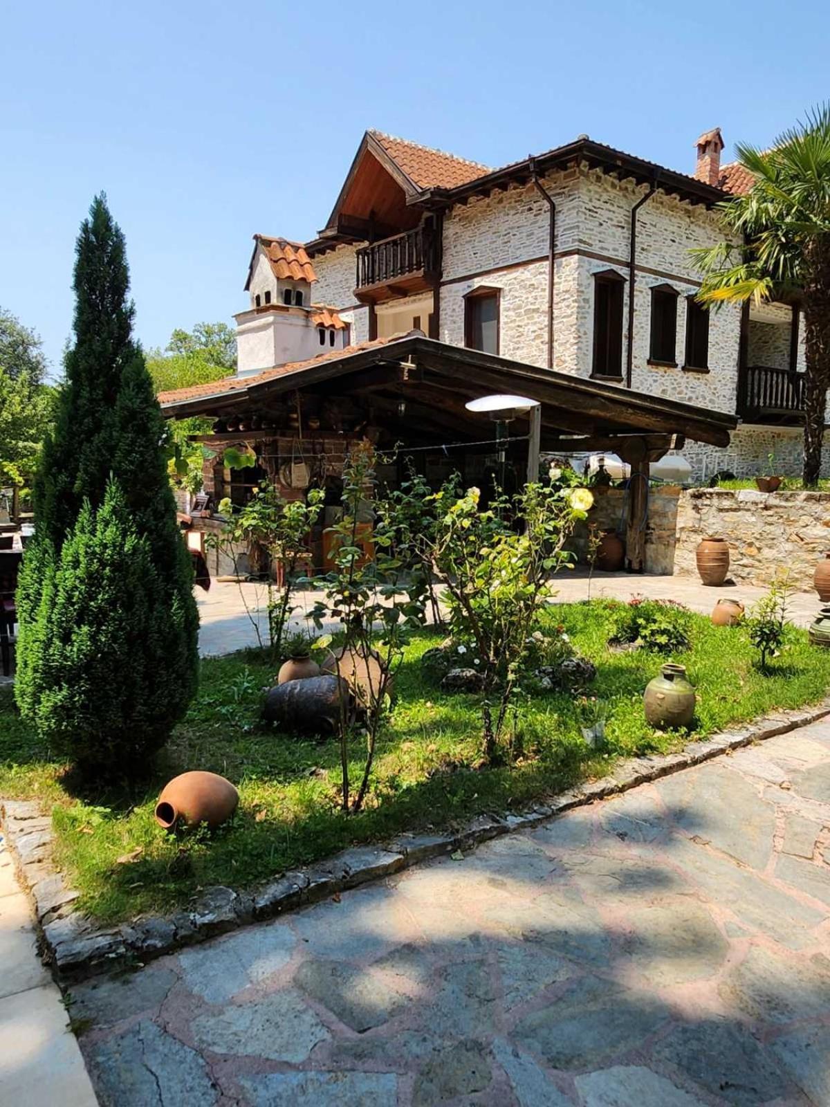 Парк - Хотел Макензен Melnik  Exterior photo