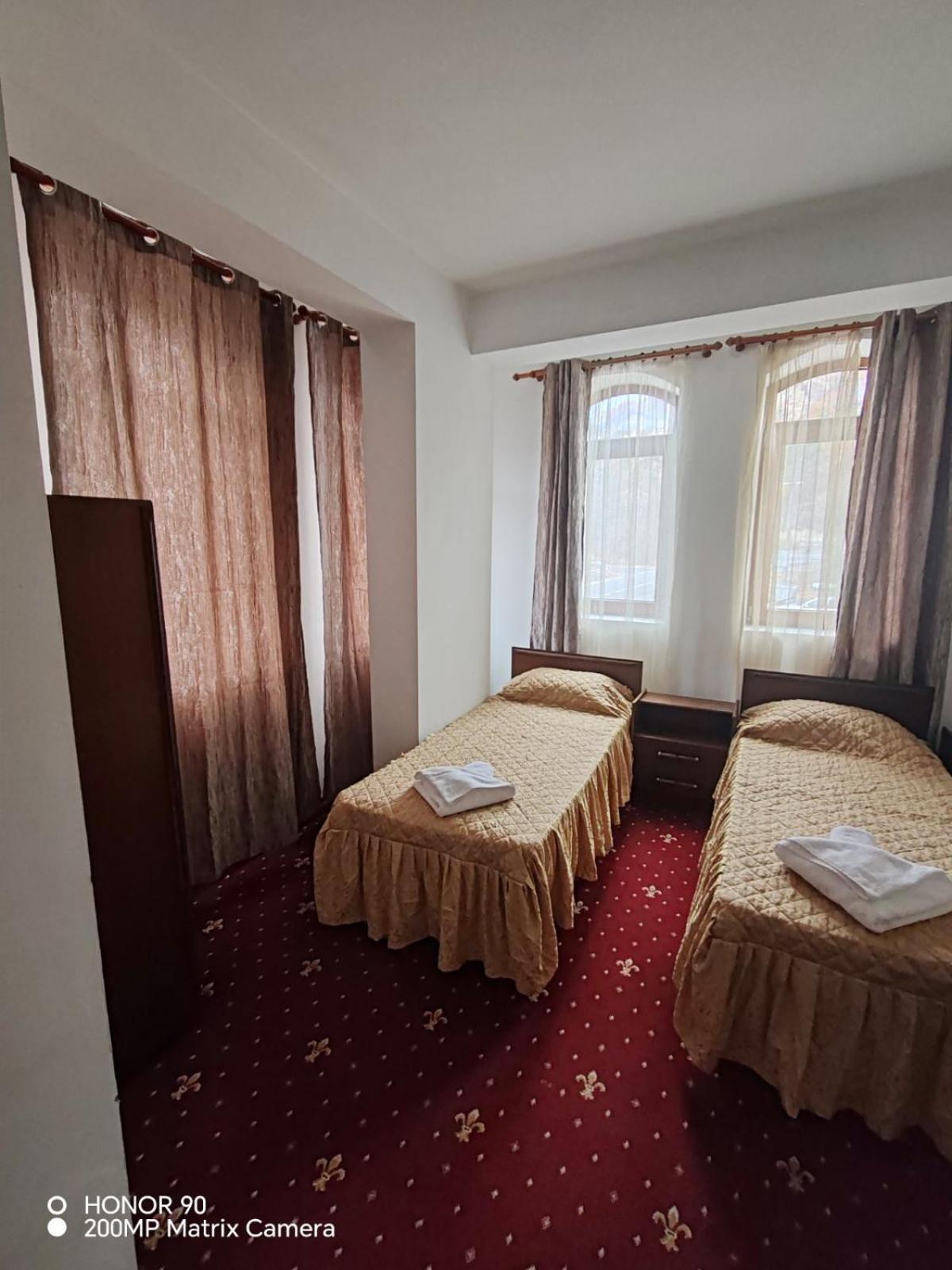 Парк - Хотел Макензен Melnik  Exterior photo