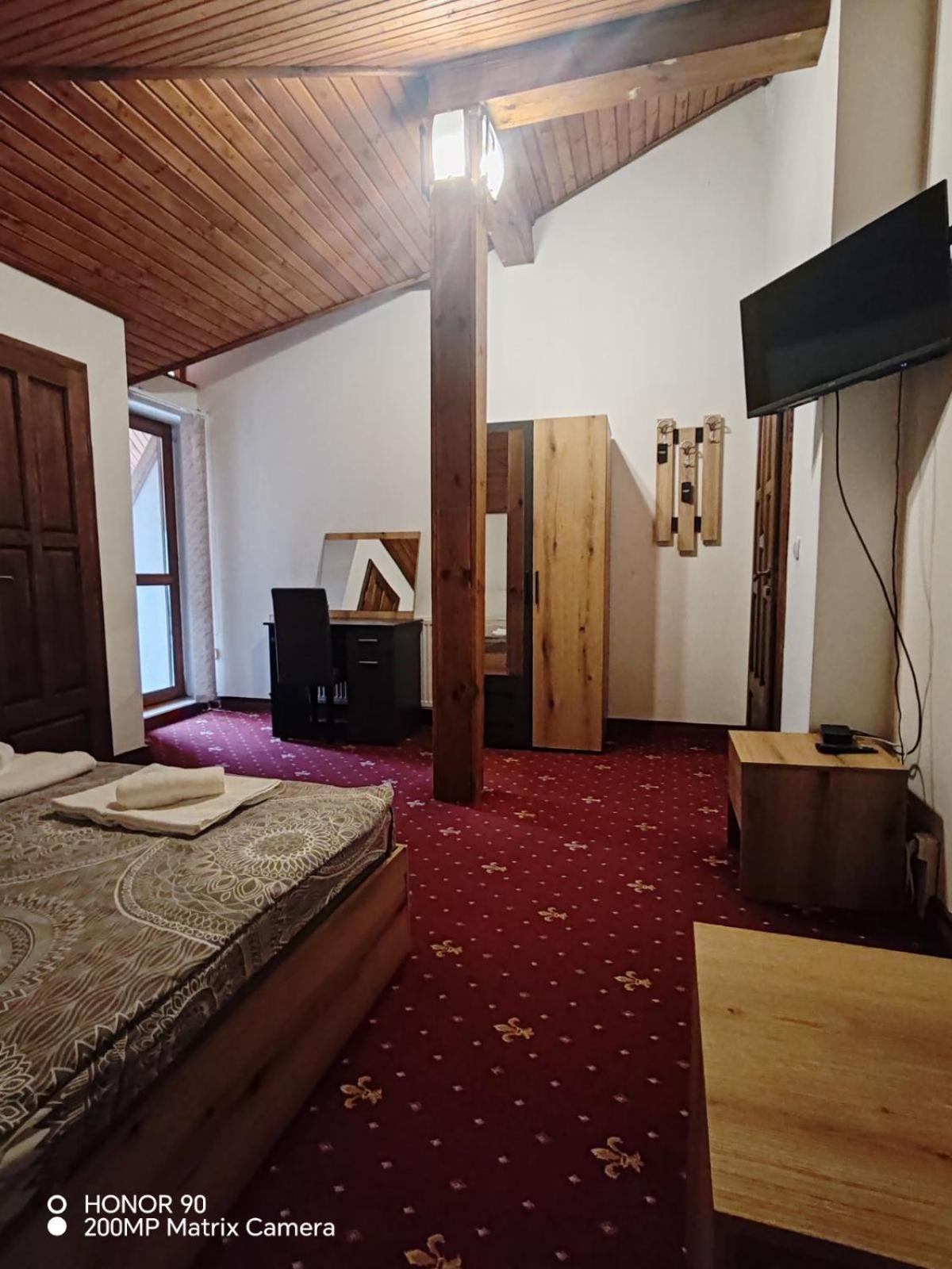 Парк - Хотел Макензен Melnik  Exterior photo