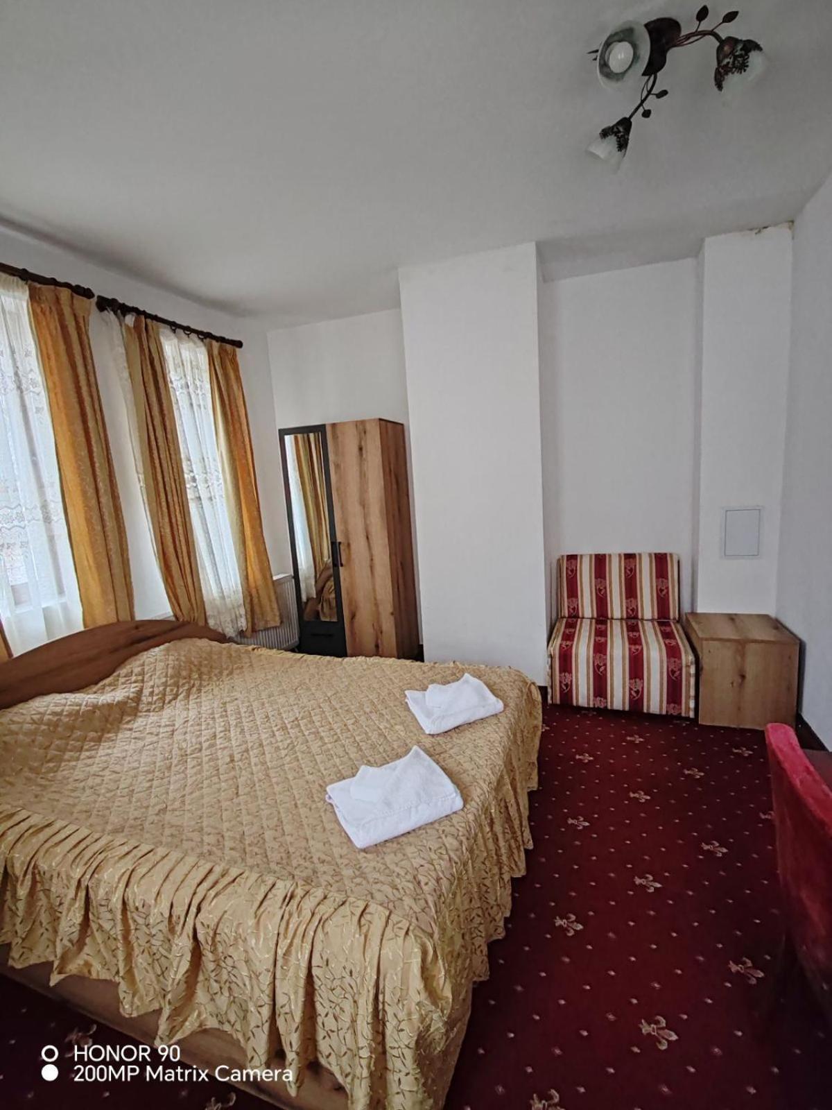 Парк - Хотел Макензен Melnik  Exterior photo