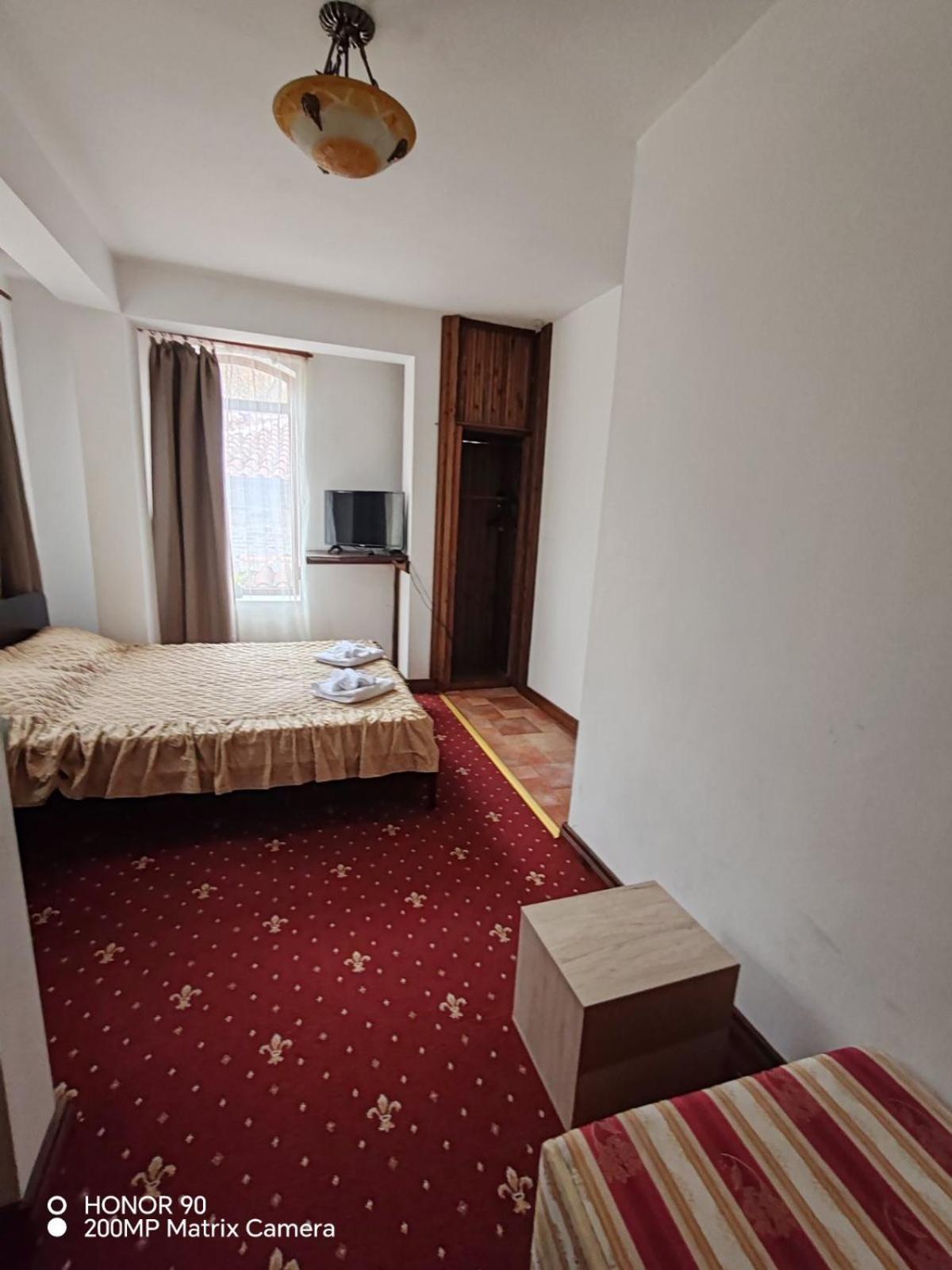 Парк - Хотел Макензен Melnik  Exterior photo