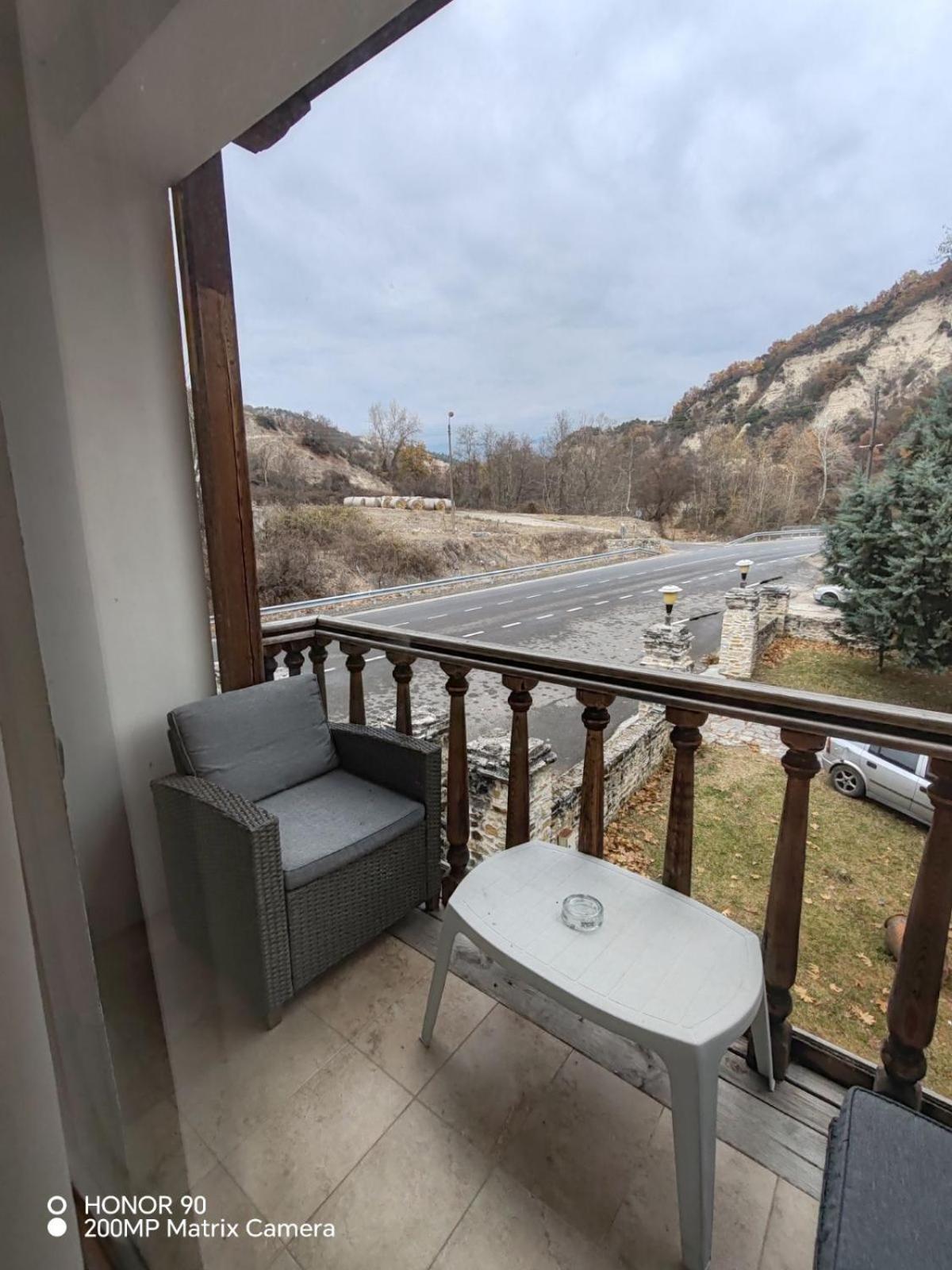 Парк - Хотел Макензен Melnik  Exterior photo